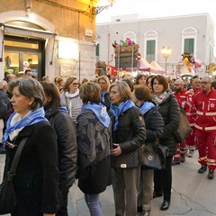 Nel venerdì di Passione gli sguardi  dei fedeli hanno toccato le sacre immagini