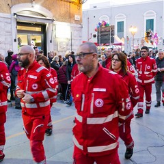 Nel venerdì di Passione gli sguardi  dei fedeli hanno toccato le sacre immagini