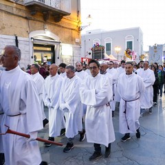 Nel venerdì di Passione gli sguardi  dei fedeli hanno toccato le sacre immagini