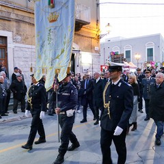 Nel venerdì di Passione gli sguardi  dei fedeli hanno toccato le sacre immagini