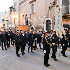 Nel venerdì di Passione gli sguardi  dei fedeli hanno toccato le sacre immagini