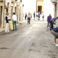 Un’azione di pulizia dell’Associazione 3 Place di Andria  insieme ai volontari della Parrocchia Gesù Crocifisso