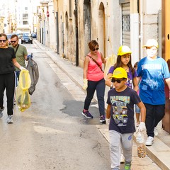 Un’azione di pulizia dell’Associazione 3 Place di Andria  insieme ai volontari della Parrocchia Gesù Crocifisso