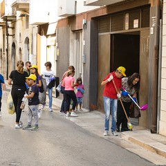 Un’azione di pulizia dell’Associazione 3 Place di Andria  insieme ai volontari della Parrocchia Gesù Crocifisso