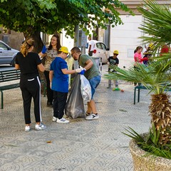 Un’azione di pulizia dell’Associazione 3 Place di Andria  insieme ai volontari della Parrocchia Gesù Crocifisso