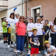 Un’azione di pulizia dell’Associazione 3 Place di Andria  insieme ai volontari della Parrocchia Gesù Crocifisso