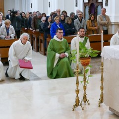 Don Geremia Acri consegna il “Grembiule del Servizio”