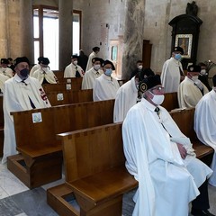 Ieri pomeriggio, 16 marzo si è svolta a Bari nella Basilica di San Nicola il tradizionale Sacro rito della Via Crucis dei Cavalieri e Dame del Santo Sepolcro di Gerusalemme.  La Via Crucis è stata presieduta da S.E. Rev.ma Grand’Uff. Mons. Giuseppe Satriano Arcivescovo Metropolita di Bari-Bitonto e Gran Priore di Luogotenenza insieme a Don Carmine Ladogana, Cerimoniere Ecclesiastico e  Canonico Onorario della Basilica del Santo Sepolcro, alla presenza di S.E. Cav. di Gr. Cr. Prof. Notaio Ferdinando Parente Luogotenente per l’Italia Meridionale Adriatica dell’Ordine Equestre del Santo Sepolcro