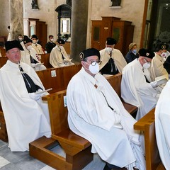 Ieri pomeriggio, 16 marzo si è svolta a Bari nella Basilica di San Nicola il tradizionale Sacro rito della Via Crucis dei Cavalieri e Dame del Santo Sepolcro di Gerusalemme.  La Via Crucis è stata presieduta da S.E. Rev.ma Grand’Uff. Mons. Giuseppe Satriano Arcivescovo Metropolita di Bari-Bitonto e Gran Priore di Luogotenenza insieme a Don Carmine Ladogana, Cerimoniere Ecclesiastico e  Canonico Onorario della Basilica del Santo Sepolcro, alla presenza di S.E. Cav. di Gr. Cr. Prof. Notaio Ferdinando Parente Luogotenente per l’Italia Meridionale Adriatica dell’Ordine Equestre del Santo Sepolcro