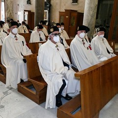 Ieri pomeriggio, 16 marzo si è svolta a Bari nella Basilica di San Nicola il tradizionale Sacro rito della Via Crucis dei Cavalieri e Dame del Santo Sepolcro di Gerusalemme.  La Via Crucis è stata presieduta da S.E. Rev.ma Grand’Uff. Mons. Giuseppe Satriano Arcivescovo Metropolita di Bari-Bitonto e Gran Priore di Luogotenenza insieme a Don Carmine Ladogana, Cerimoniere Ecclesiastico e  Canonico Onorario della Basilica del Santo Sepolcro, alla presenza di S.E. Cav. di Gr. Cr. Prof. Notaio Ferdinando Parente Luogotenente per l’Italia Meridionale Adriatica dell’Ordine Equestre del Santo Sepolcro