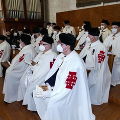 Ieri pomeriggio, 16 marzo si è svolta a Bari nella Basilica di San Nicola il tradizionale Sacro rito della Via Crucis dei Cavalieri e Dame del Santo Sepolcro di Gerusalemme.  La Via Crucis è stata presieduta da S.E. Rev.ma Grand’Uff. Mons. Giuseppe Satriano Arcivescovo Metropolita di Bari-Bitonto e Gran Priore di Luogotenenza insieme a Don Carmine Ladogana, Cerimoniere Ecclesiastico e  Canonico Onorario della Basilica del Santo Sepolcro, alla presenza di S.E. Cav. di Gr. Cr. Prof. Notaio Ferdinando Parente Luogotenente per l’Italia Meridionale Adriatica dell’Ordine Equestre del Santo Sepolcro