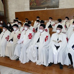 Ieri pomeriggio, 16 marzo si è svolta a Bari nella Basilica di San Nicola il tradizionale Sacro rito della Via Crucis dei Cavalieri e Dame del Santo Sepolcro di Gerusalemme.  La Via Crucis è stata presieduta da S.E. Rev.ma Grand’Uff. Mons. Giuseppe Satriano Arcivescovo Metropolita di Bari-Bitonto e Gran Priore di Luogotenenza insieme a Don Carmine Ladogana, Cerimoniere Ecclesiastico e  Canonico Onorario della Basilica del Santo Sepolcro, alla presenza di S.E. Cav. di Gr. Cr. Prof. Notaio Ferdinando Parente Luogotenente per l’Italia Meridionale Adriatica dell’Ordine Equestre del Santo Sepolcro