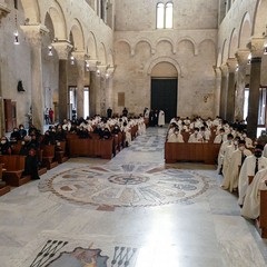 Ieri pomeriggio, 16 marzo si è svolta a Bari nella Basilica di San Nicola il tradizionale Sacro rito della Via Crucis dei Cavalieri e Dame del Santo Sepolcro di Gerusalemme.  La Via Crucis è stata presieduta da S.E. Rev.ma Grand’Uff. Mons. Giuseppe Satriano Arcivescovo Metropolita di Bari-Bitonto e Gran Priore di Luogotenenza insieme a Don Carmine Ladogana, Cerimoniere Ecclesiastico e  Canonico Onorario della Basilica del Santo Sepolcro, alla presenza di S.E. Cav. di Gr. Cr. Prof. Notaio Ferdinando Parente Luogotenente per l’Italia Meridionale Adriatica dell’Ordine Equestre del Santo Sepolcro