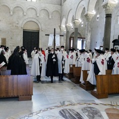 Ieri pomeriggio, 16 marzo si è svolta a Bari nella Basilica di San Nicola il tradizionale Sacro rito della Via Crucis dei Cavalieri e Dame del Santo Sepolcro di Gerusalemme.  La Via Crucis è stata presieduta da S.E. Rev.ma Grand’Uff. Mons. Giuseppe Satriano Arcivescovo Metropolita di Bari-Bitonto e Gran Priore di Luogotenenza insieme a Don Carmine Ladogana, Cerimoniere Ecclesiastico e  Canonico Onorario della Basilica del Santo Sepolcro, alla presenza di S.E. Cav. di Gr. Cr. Prof. Notaio Ferdinando Parente Luogotenente per l’Italia Meridionale Adriatica dell’Ordine Equestre del Santo Sepolcro