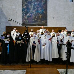 Ieri pomeriggio, 16 marzo si è svolta a Bari nella Basilica di San Nicola il tradizionale Sacro rito della Via Crucis dei Cavalieri e Dame del Santo Sepolcro di Gerusalemme.  La Via Crucis è stata presieduta da S.E. Rev.ma Grand’Uff. Mons. Giuseppe Satriano Arcivescovo Metropolita di Bari-Bitonto e Gran Priore di Luogotenenza insieme a Don Carmine Ladogana, Cerimoniere Ecclesiastico e  Canonico Onorario della Basilica del Santo Sepolcro, alla presenza di S.E. Cav. di Gr. Cr. Prof. Notaio Ferdinando Parente Luogotenente per l’Italia Meridionale Adriatica dell’Ordine Equestre del Santo Sepolcro