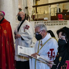 Ieri pomeriggio, 16 marzo si è svolta a Bari nella Basilica di San Nicola il tradizionale Sacro rito della Via Crucis dei Cavalieri e Dame del Santo Sepolcro di Gerusalemme.  La Via Crucis è stata presieduta da S.E. Rev.ma Grand’Uff. Mons. Giuseppe Satriano Arcivescovo Metropolita di Bari-Bitonto e Gran Priore di Luogotenenza insieme a Don Carmine Ladogana, Cerimoniere Ecclesiastico e  Canonico Onorario della Basilica del Santo Sepolcro, alla presenza di S.E. Cav. di Gr. Cr. Prof. Notaio Ferdinando Parente Luogotenente per l’Italia Meridionale Adriatica dell’Ordine Equestre del Santo Sepolcro