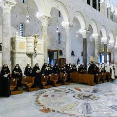 Ieri pomeriggio, 16 marzo si è svolta a Bari nella Basilica di San Nicola il tradizionale Sacro rito della Via Crucis dei Cavalieri e Dame del Santo Sepolcro di Gerusalemme.  La Via Crucis è stata presieduta da S.E. Rev.ma Grand’Uff. Mons. Giuseppe Satriano Arcivescovo Metropolita di Bari-Bitonto e Gran Priore di Luogotenenza insieme a Don Carmine Ladogana, Cerimoniere Ecclesiastico e  Canonico Onorario della Basilica del Santo Sepolcro, alla presenza di S.E. Cav. di Gr. Cr. Prof. Notaio Ferdinando Parente Luogotenente per l’Italia Meridionale Adriatica dell’Ordine Equestre del Santo Sepolcro