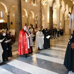 Ieri pomeriggio, 16 marzo si è svolta a Bari nella Basilica di San Nicola il tradizionale Sacro rito della Via Crucis dei Cavalieri e Dame del Santo Sepolcro di Gerusalemme.  La Via Crucis è stata presieduta da S.E. Rev.ma Grand’Uff. Mons. Giuseppe Satriano Arcivescovo Metropolita di Bari-Bitonto e Gran Priore di Luogotenenza insieme a Don Carmine Ladogana, Cerimoniere Ecclesiastico e  Canonico Onorario della Basilica del Santo Sepolcro, alla presenza di S.E. Cav. di Gr. Cr. Prof. Notaio Ferdinando Parente Luogotenente per l’Italia Meridionale Adriatica dell’Ordine Equestre del Santo Sepolcro