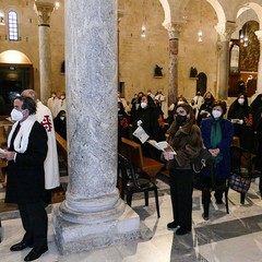 Ieri pomeriggio, 16 marzo si è svolta a Bari nella Basilica di San Nicola il tradizionale Sacro rito della Via Crucis dei Cavalieri e Dame del Santo Sepolcro di Gerusalemme.  La Via Crucis è stata presieduta da S.E. Rev.ma Grand’Uff. Mons. Giuseppe Satriano Arcivescovo Metropolita di Bari-Bitonto e Gran Priore di Luogotenenza insieme a Don Carmine Ladogana, Cerimoniere Ecclesiastico e  Canonico Onorario della Basilica del Santo Sepolcro, alla presenza di S.E. Cav. di Gr. Cr. Prof. Notaio Ferdinando Parente Luogotenente per l’Italia Meridionale Adriatica dell’Ordine Equestre del Santo Sepolcro