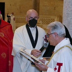 Ieri pomeriggio, 16 marzo si è svolta a Bari nella Basilica di San Nicola il tradizionale Sacro rito della Via Crucis dei Cavalieri e Dame del Santo Sepolcro di Gerusalemme.  La Via Crucis è stata presieduta da S.E. Rev.ma Grand’Uff. Mons. Giuseppe Satriano Arcivescovo Metropolita di Bari-Bitonto e Gran Priore di Luogotenenza insieme a Don Carmine Ladogana, Cerimoniere Ecclesiastico e  Canonico Onorario della Basilica del Santo Sepolcro, alla presenza di S.E. Cav. di Gr. Cr. Prof. Notaio Ferdinando Parente Luogotenente per l’Italia Meridionale Adriatica dell’Ordine Equestre del Santo Sepolcro