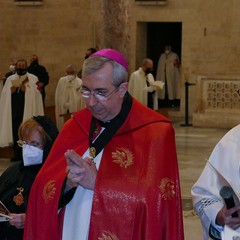 Ieri pomeriggio, 16 marzo si è svolta a Bari nella Basilica di San Nicola il tradizionale Sacro rito della Via Crucis dei Cavalieri e Dame del Santo Sepolcro di Gerusalemme.  La Via Crucis è stata presieduta da S.E. Rev.ma Grand’Uff. Mons. Giuseppe Satriano Arcivescovo Metropolita di Bari-Bitonto e Gran Priore di Luogotenenza insieme a Don Carmine Ladogana, Cerimoniere Ecclesiastico e  Canonico Onorario della Basilica del Santo Sepolcro, alla presenza di S.E. Cav. di Gr. Cr. Prof. Notaio Ferdinando Parente Luogotenente per l’Italia Meridionale Adriatica dell’Ordine Equestre del Santo Sepolcro