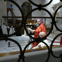 Ieri pomeriggio, 16 marzo si è svolta a Bari nella Basilica di San Nicola il tradizionale Sacro rito della Via Crucis dei Cavalieri e Dame del Santo Sepolcro di Gerusalemme.  La Via Crucis è stata presieduta da S.E. Rev.ma Grand’Uff. Mons. Giuseppe Satriano Arcivescovo Metropolita di Bari-Bitonto e Gran Priore di Luogotenenza insieme a Don Carmine Ladogana, Cerimoniere Ecclesiastico e  Canonico Onorario della Basilica del Santo Sepolcro, alla presenza di S.E. Cav. di Gr. Cr. Prof. Notaio Ferdinando Parente Luogotenente per l’Italia Meridionale Adriatica dell’Ordine Equestre del Santo Sepolcro