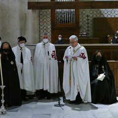 Ieri pomeriggio, 16 marzo si è svolta a Bari nella Basilica di San Nicola il tradizionale Sacro rito della Via Crucis dei Cavalieri e Dame del Santo Sepolcro di Gerusalemme.  La Via Crucis è stata presieduta da S.E. Rev.ma Grand’Uff. Mons. Giuseppe Satriano Arcivescovo Metropolita di Bari-Bitonto e Gran Priore di Luogotenenza insieme a Don Carmine Ladogana, Cerimoniere Ecclesiastico e  Canonico Onorario della Basilica del Santo Sepolcro, alla presenza di S.E. Cav. di Gr. Cr. Prof. Notaio Ferdinando Parente Luogotenente per l’Italia Meridionale Adriatica dell’Ordine Equestre del Santo Sepolcro