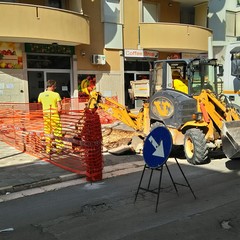 Cedimento in via Garibaldi angolo via Piemonte: iniziati stamane i lavori di ripristino