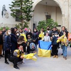 Domenica delle Palme: profughi ucraini incontrano il vescovo e la sindaca