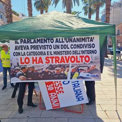 sit in di protesta della Polizia Locale davanti alla Prefettura di Bari