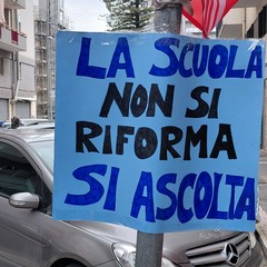 la protesta della scuola anche in Puglia