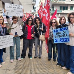 la protesta della scuola anche in Puglia