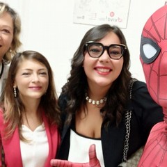 Spiderman fa visita ai bambini della pediatria del "Bonomo"