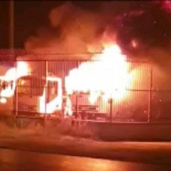 incendio in un autoparco su via Canosa