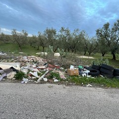 Sversamento di rifiuti nel canale Ciappetta Camaggio