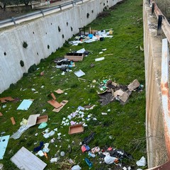 Sversamento di rifiuti nel canale Ciappetta Camaggio