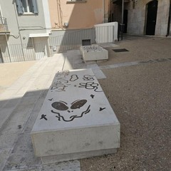 Incursione di vandali in Piazza Toniolo
