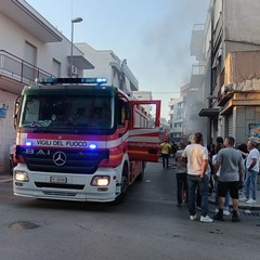 Domato l'incendio all'interno di un garage in via Montesanto