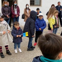 uova e scarcelle ai bambini ucraini