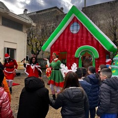 La magia del Natale alla scuola "Verdi”: tra luci, sorrisi e tanta fantasia  