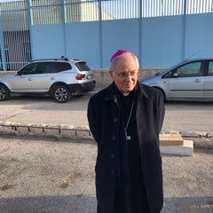 Monsignor Mansi in visita al carcere di Trani