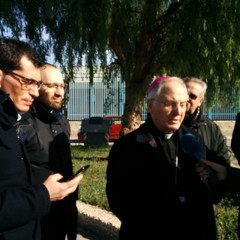 Monsignor Mansi in visita al carcere di Trani