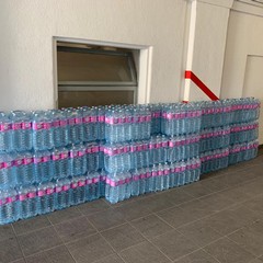 acqua minerale donate all'ospedale Bonomo" di Andria