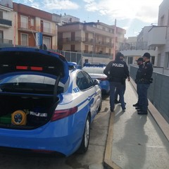 Volante Polizia di Stato dotata di defibrillatore