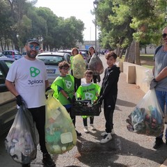 Volontari 3place raccolta dei rifiuti villa comunale di Andria - domenica 22 settembre 2024