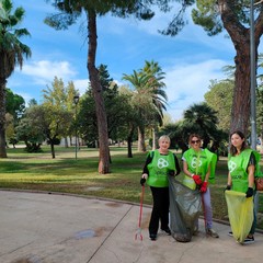 Volontari 3place raccolta dei rifiuti villa comunale di Andria - domenica 22 settembre 2024