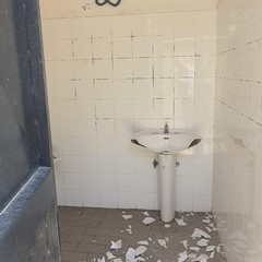 Danneggiati bagni all'Anfiteatro della Villa di Andria