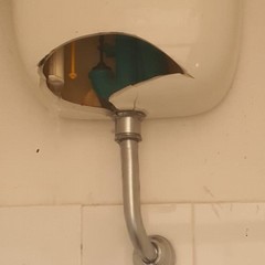 Danneggiati bagni all'Anfiteatro della Villa di Andria