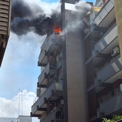 L'incendio in via Taranto a Andria