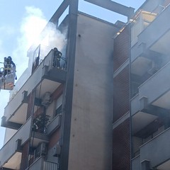 L'incendio in via Taranto a Andria